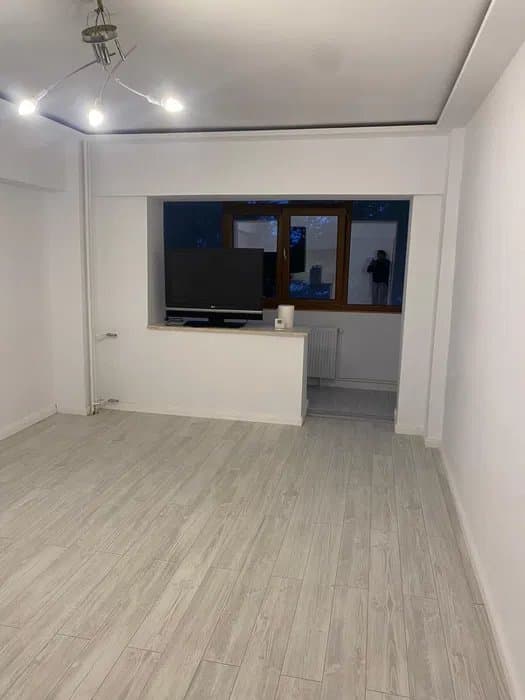 Apartament 2 Camere Transformat in 3 - Zona Boema - Etaj 1 - Centrala Pe Gaze
