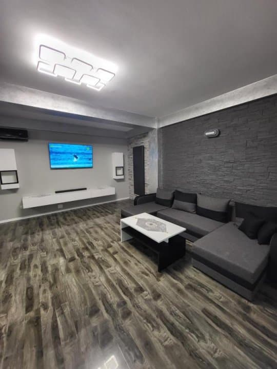 VICTORIA-APARTAMENT MODERN 3 CAMERE ETAJ 4 SI GARSONIERA LA MANSARDA