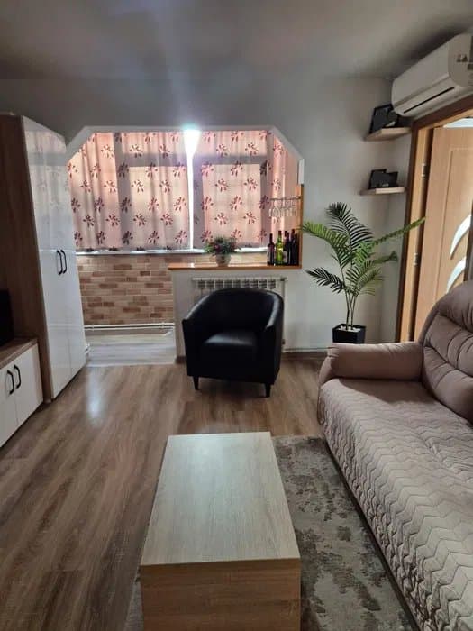 Apartament 4 Camere - Casa De Cultura - Rulouri Exterioare - Centrala Gaze - 2