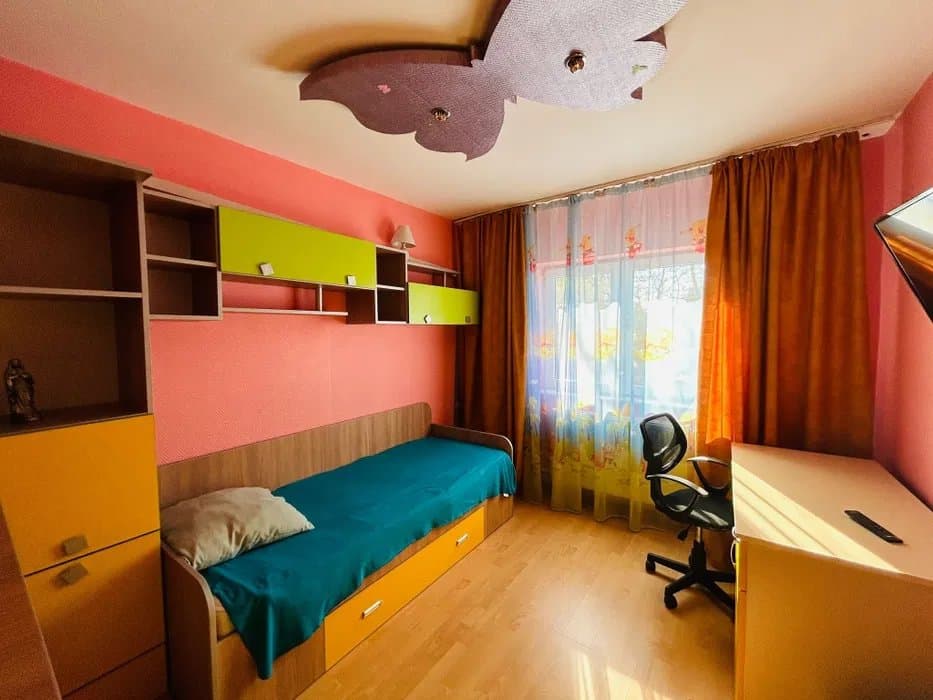 GARA-APARTAMENT CU 3 CAMERE-DECOMANDAT-CENTRALA GAZE ETAJ 2 - 3