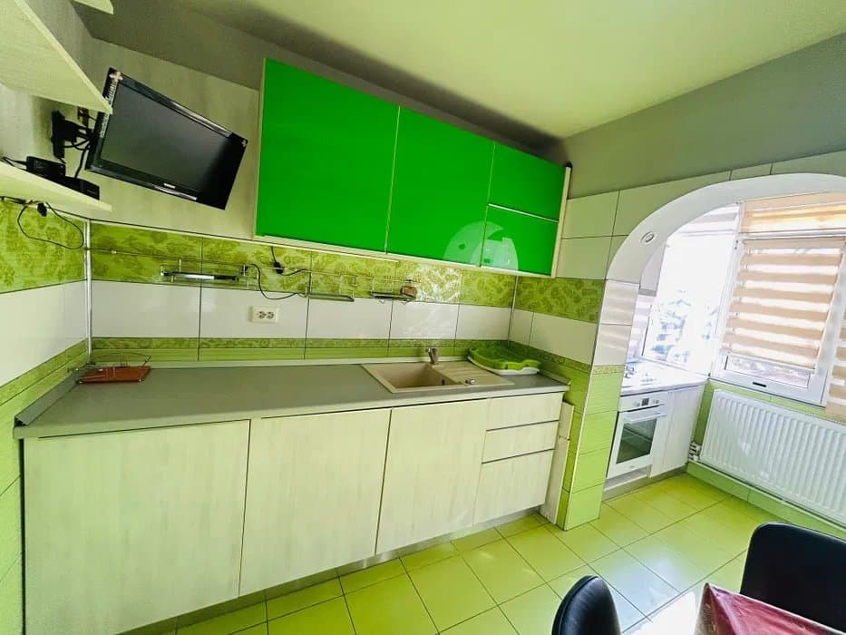 GARA-APARTAMENT CU 3 CAMERE-DECOMANDAT-CENTRALA GAZE ETAJ 2 - 4