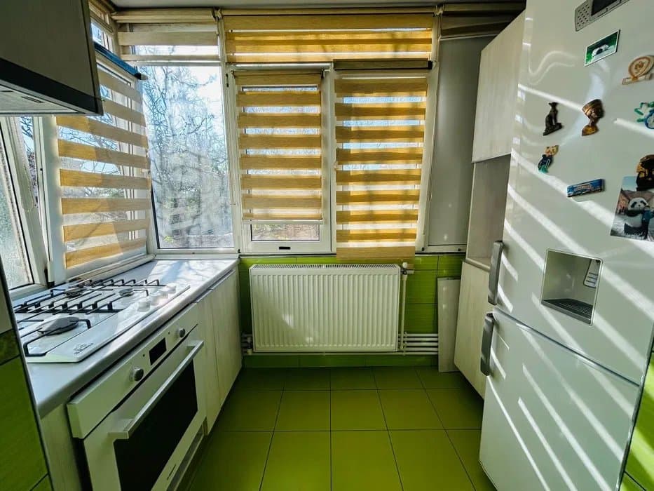 GARA-APARTAMENT CU 3 CAMERE-DECOMANDAT-CENTRALA GAZE ETAJ 2 - 5