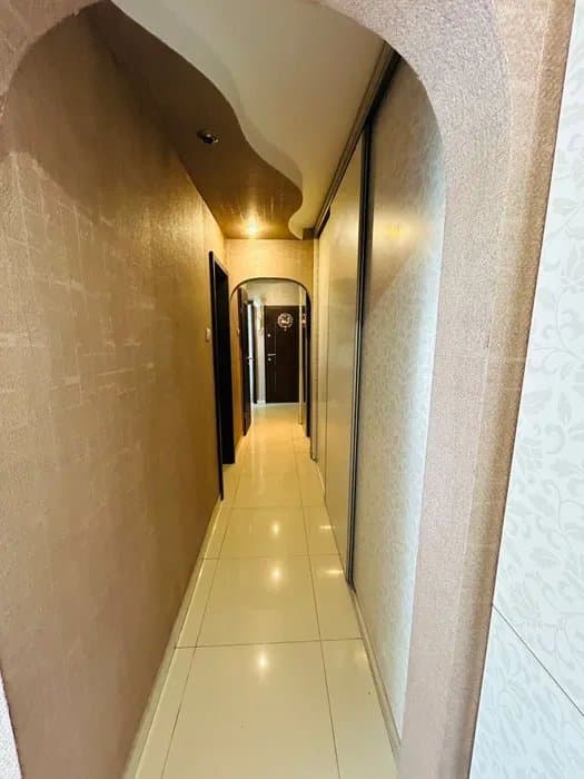 GARA-APARTAMENT CU 3 CAMERE-DECOMANDAT-CENTRALA GAZE ETAJ 2 - 6