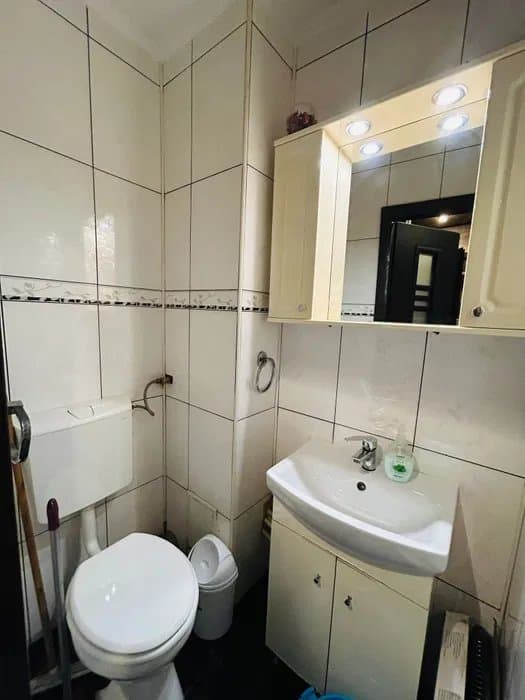 GARA-APARTAMENT CU 3 CAMERE-DECOMANDAT-CENTRALA GAZE ETAJ 2 - 8