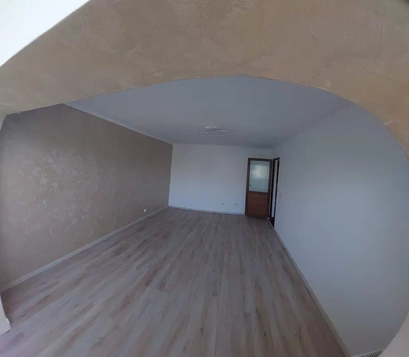 Apartament Spatios 3 Camere - Poarta 6 - 2 Grupuri Sanitare-Centrala gaze - 3