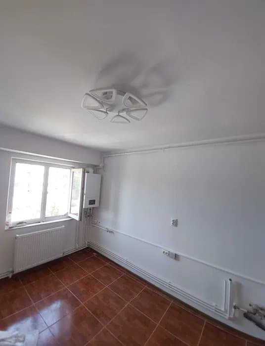 Apartament Spatios 3 Camere - Poarta 6 - 2 Grupuri Sanitare-Centrala gaze - 4