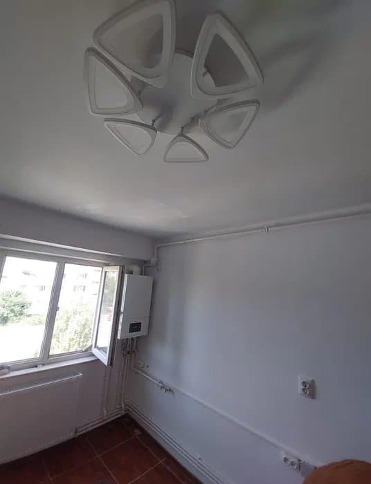 Apartament Spatios 3 Camere - Poarta 6 - 2 Grupuri Sanitare-Centrala gaze - 5