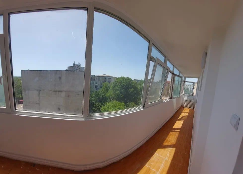 Apartament Spatios 3 Camere - Poarta 6 - 2 Grupuri Sanitare-Centrala gaze - 7