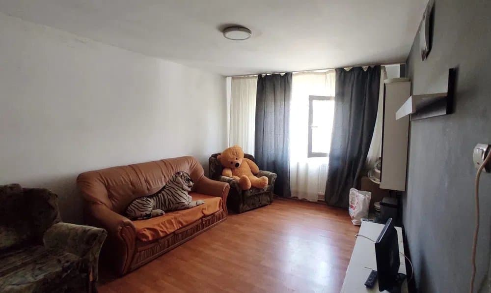 CET-ANDA APARTAMENT CU 3 CAMERE DECOMANDAT ETAJ 2 GAZE