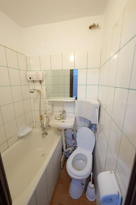 Garsoniera - Zona CET - Etaj 3 - Mobilata - 3