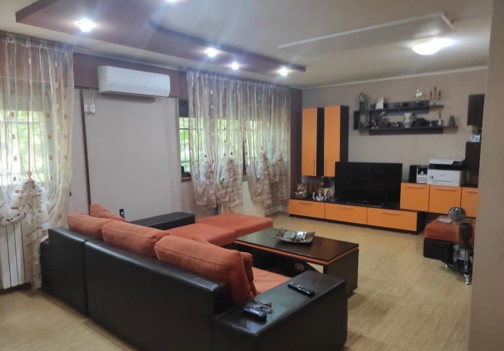 GARA - APARTAMENT CU 3 CAMERE ULTRASPATIOS CENTRALA GAZE