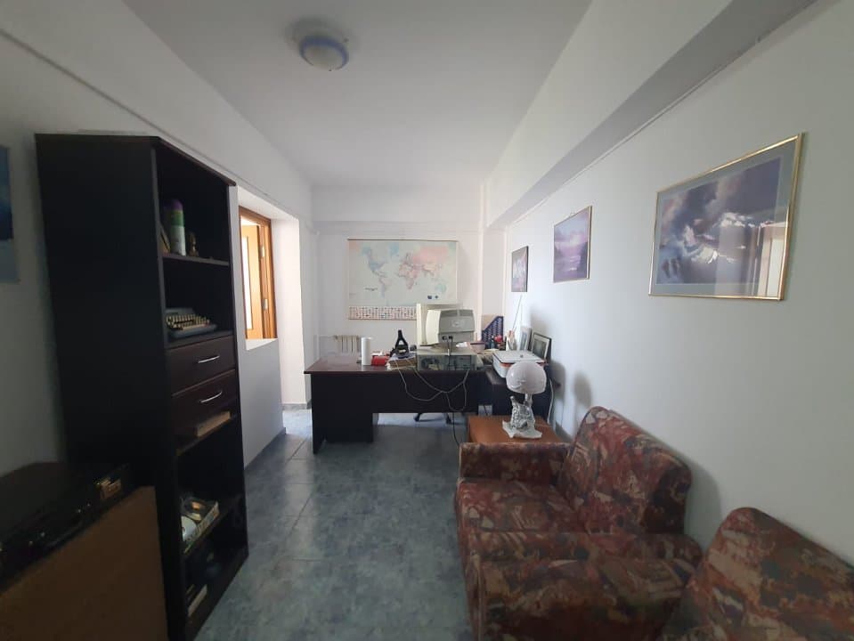 Apartament 2 Camere - Zona Gara - Etaj Intermediar - Vedere Spre Port