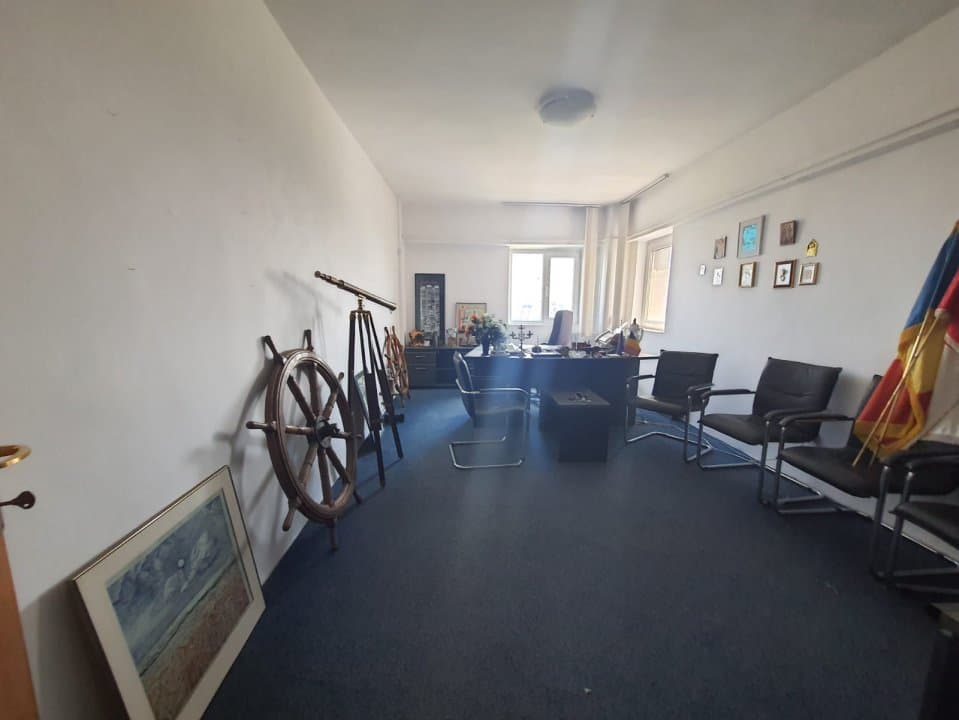 Apartament 2 Camere - Zona Gara - Etaj Intermediar - Vedere Spre Port - 2