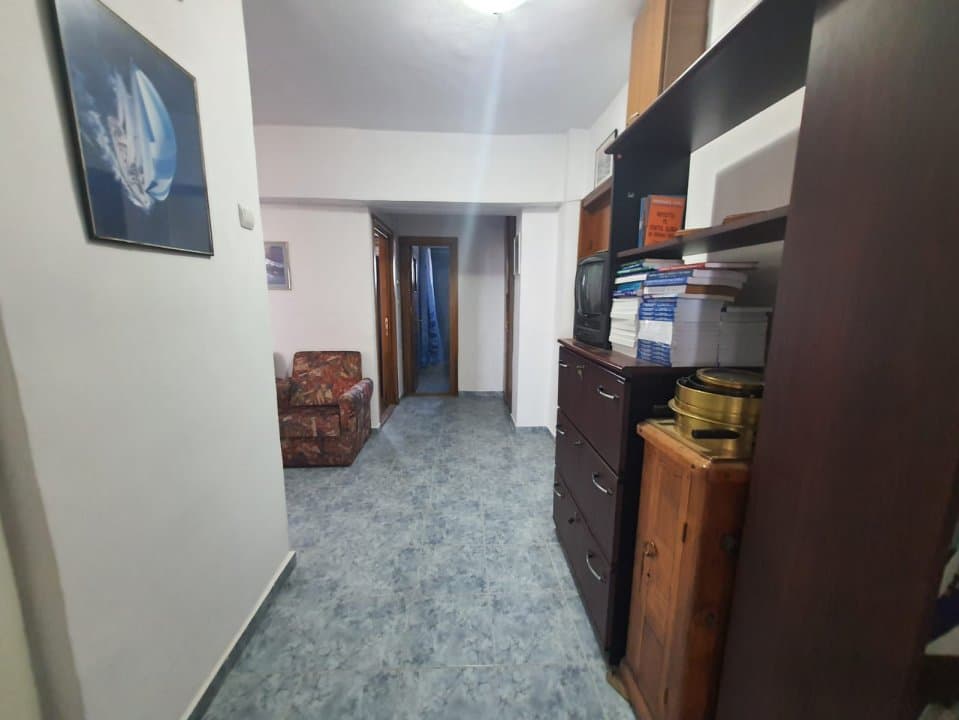 Apartament 2 Camere - Zona Gara - Etaj Intermediar - Vedere Spre Port - 4