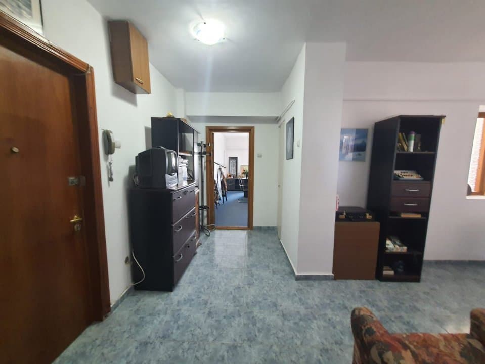 Apartament 2 Camere - Zona Gara - Etaj Intermediar - Vedere Spre Port - 5