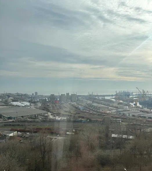 Apartament 2 Camere - Zona Gara - Etaj Intermediar - Vedere Spre Port - 10