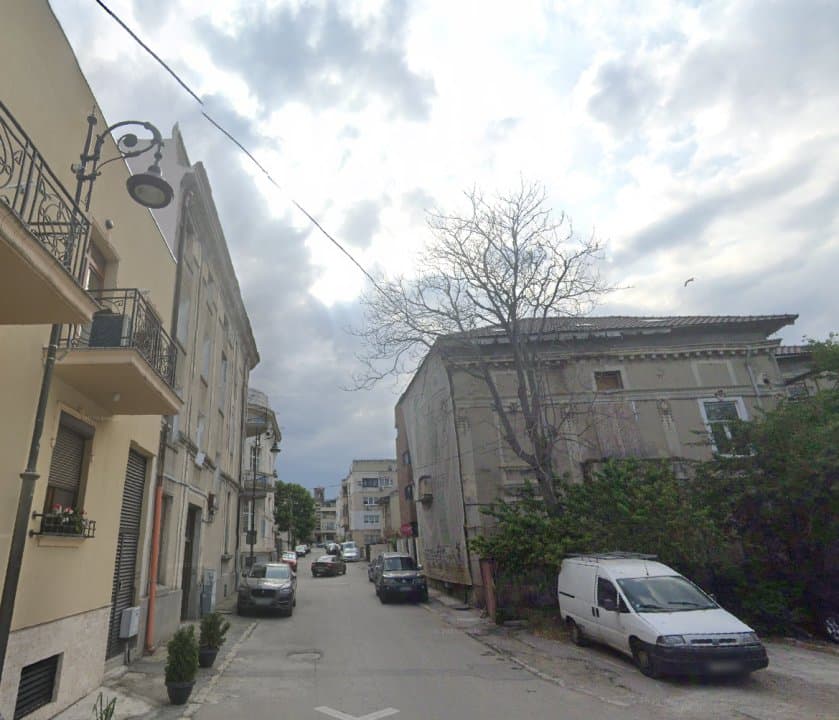 Casa Interbelica 4 Camere  - Zona Peninsula - Ideal Investitie - 2