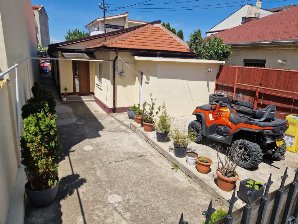 Casa 3 Camere - Zona Stadion - Teren 300 Mp - Acoperis Nou