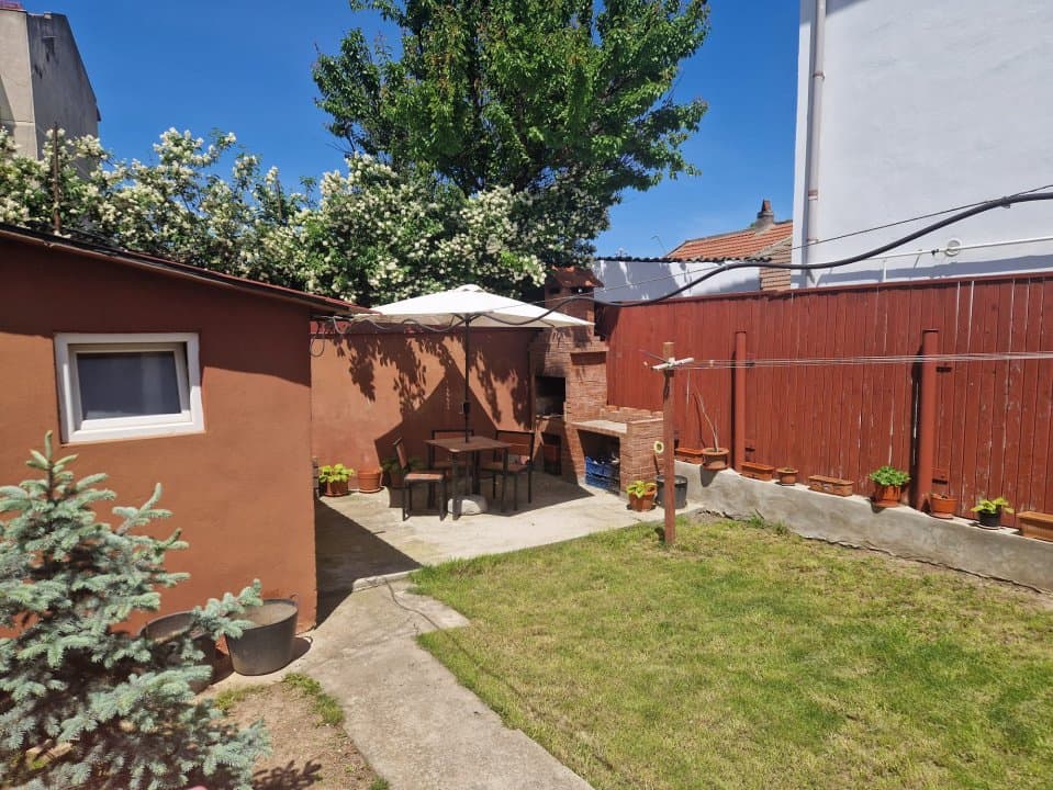 Casa 3 Camere - Zona Stadion - Teren 300 Mp - Acoperis Nou - 4