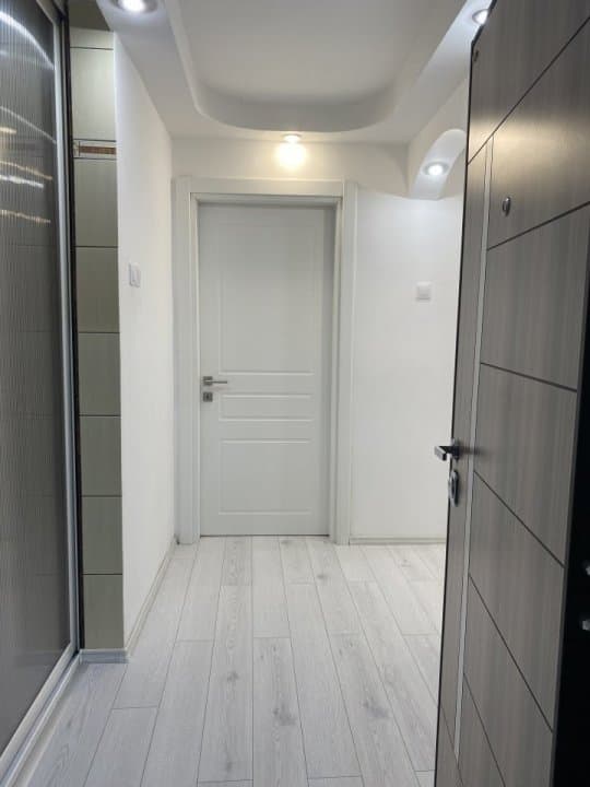 Apartament 3 Camere - Zona Far - Etaj 3 - Renovat - Mobilat Complet - 11