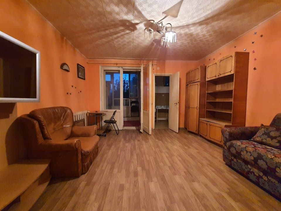 FAR KM-4 GARSONIERA SPATIOASA BLOC STRADAL