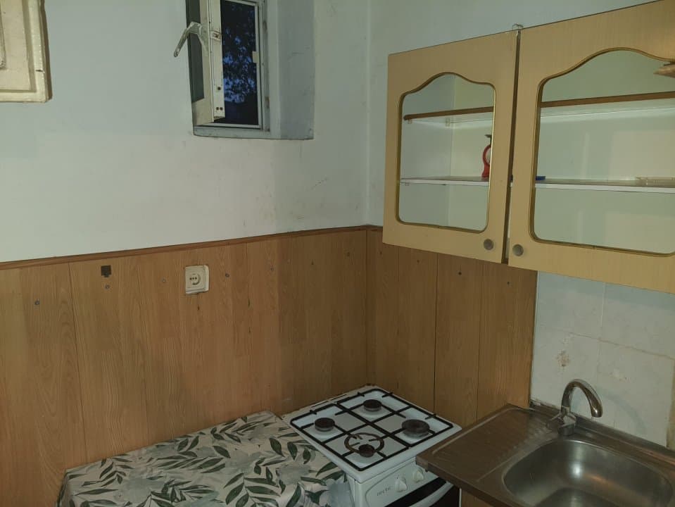 FAR KM-4 GARSONIERA SPATIOASA BLOC STRADAL - 6