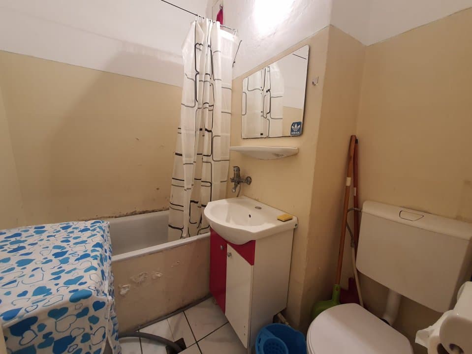 FAR KM-4 GARSONIERA SPATIOASA BLOC STRADAL - 8