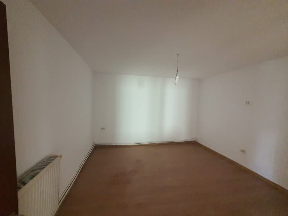 Casa 3 Camere - Teren 496 Mp - Zona Inel II - Renovata - Centrala Pe Gaze -Garaj - 10