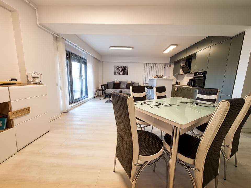 Apartament Modern - Vedere Frontala La Mare - Totul Nou !