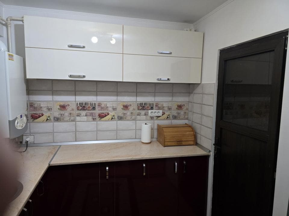 INEL II-SCOALA 8 APARTAMENT CU 3 CAMERE CENTRALA PE GAZE - 11