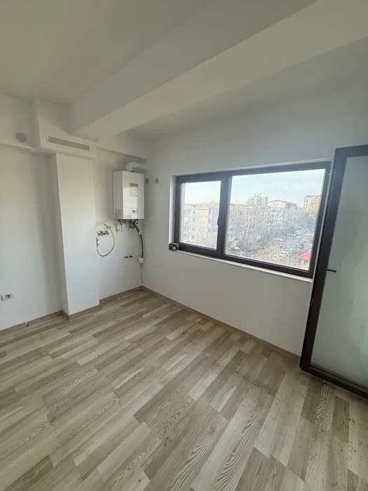 Apartament 2 camere, km 5, decomandat, etaj 5, balcon închis - 5