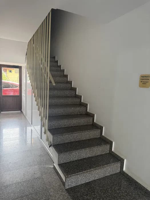 Apartament 2 camere, km 5, decomandat, etaj 5, balcon închis