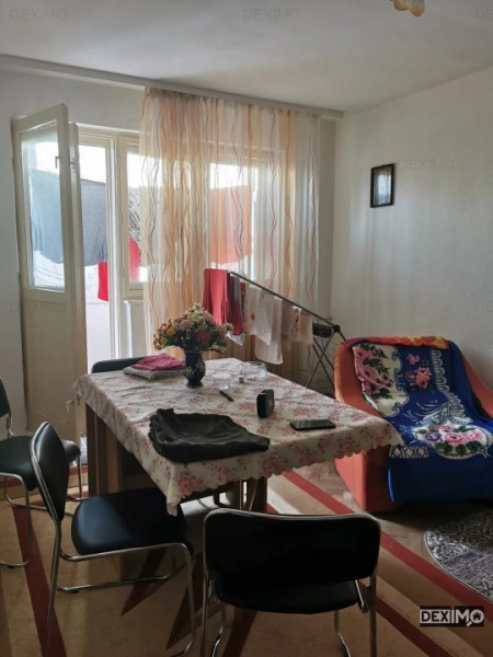 Apartament 3 Camere Semidecomandate - Zona Tomis III - Etaj 1 - Gaze La Aragaz