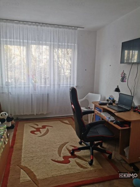 Apartament 3 Camere Semidecomandate - Zona Tomis III - Etaj 1 - Gaze La Aragaz