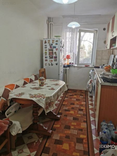 Apartament 3 Camere Semidecomandate - Zona Tomis III - Etaj 1 - Gaze La Aragaz