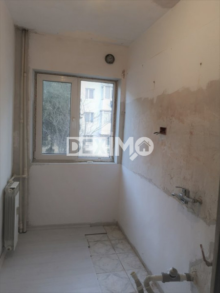 Apartament 4 Camere - Zona Bratianu - Liber - Gaze La Scara