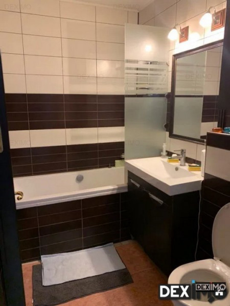 Capitol - Apartament cu 2 Camere Decomandate - Renovat Recent - Liber