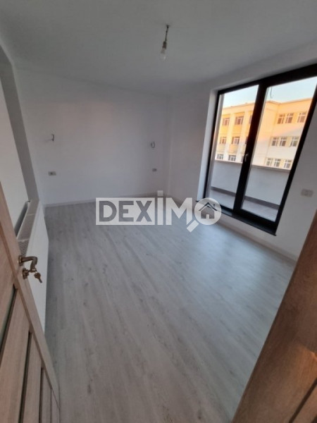 Ocazie! Apartament 3 + 2 Camere + Studio - Boxa - 3 Locuri de Parcare