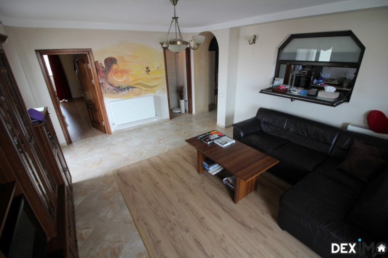 Apartament In Vila - Zona Universitate - Mobilat / Utilat - Aproape De Plaja