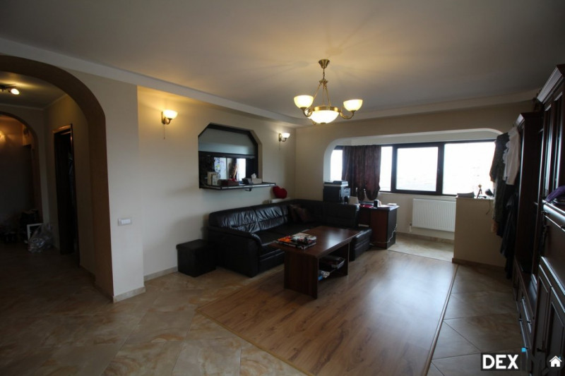 Apartament In Vila - Zona Universitate - Mobilat / Utilat - Aproape De Plaja