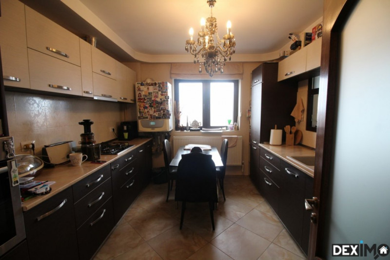 Apartament In Vila - Zona Universitate - Mobilat / Utilat - Aproape De Plaja