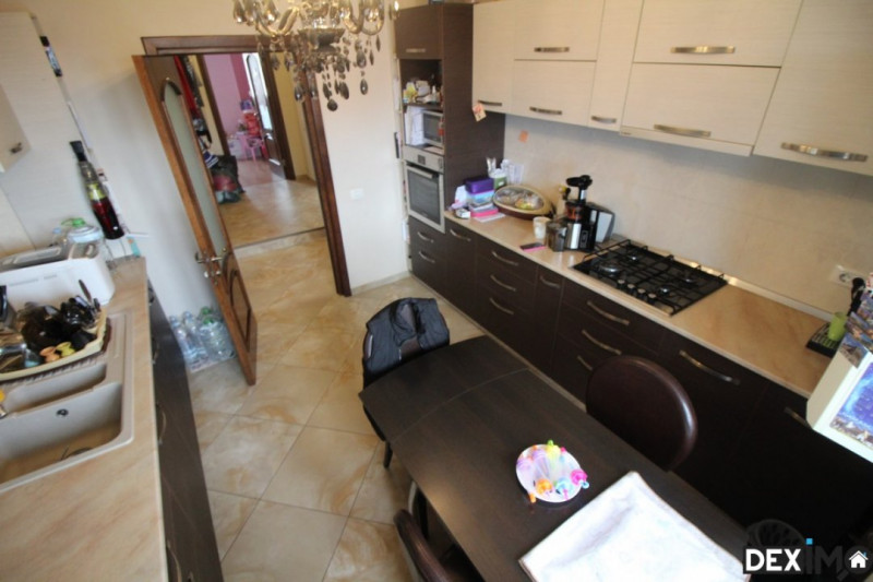 Apartament In Vila - Zona Universitate - Mobilat / Utilat - Aproape De Plaja