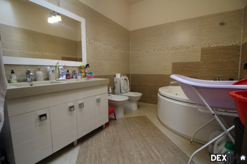 Apartament In Vila - Zona Universitate - Mobilat / Utilat - Aproape De Plaja