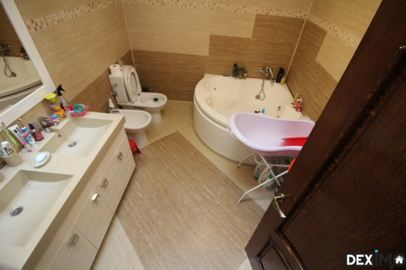 Apartament In Vila - Zona Universitate - Mobilat / Utilat - Aproape De Plaja