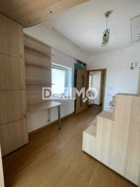 Duplex - 5 Camere - Renovat - Partial Mobilat - Terasa Spatioasa - Loc Parcare