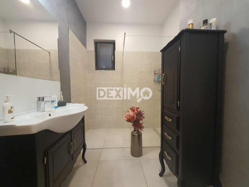 MAMAIA-PLAJA AZIMUTH-APARTAMENT 2 CAMERE LUX 50 M PANA LA PLAJA LOC PARCARE