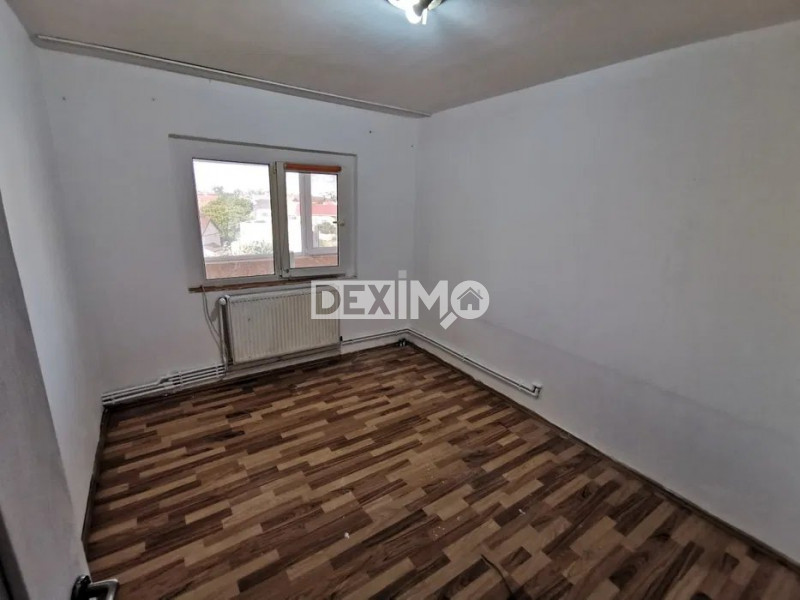 Apartament 3 Camere - Primo - Centrala Pe Gaze - Liber