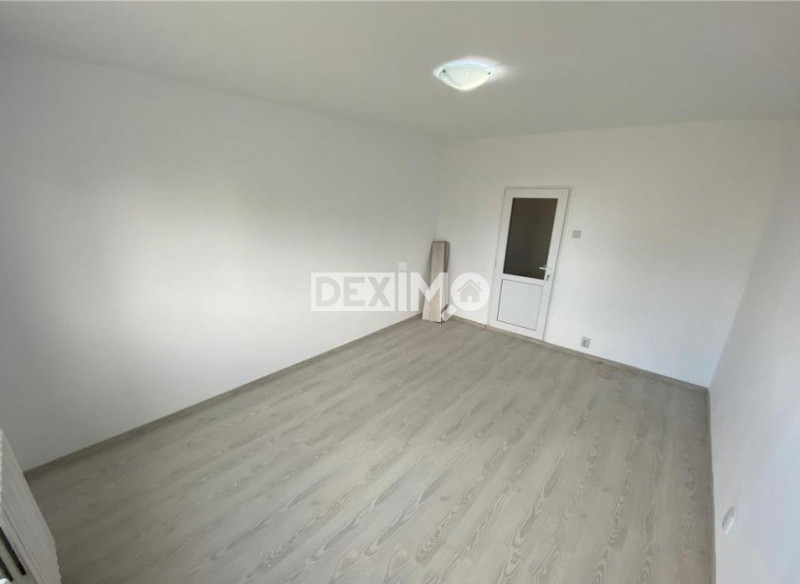 Garsoniera - Zona Energia - Renovata - Etaj 2 - Vedere Pe Spate