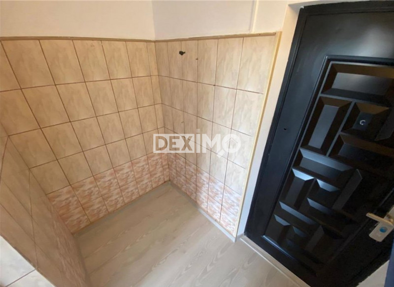 Garsoniera - Zona Energia - Renovata - Etaj 2 - Vedere Pe Spate