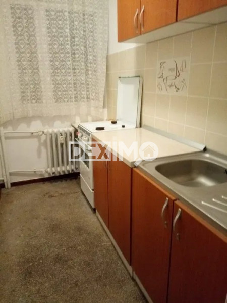 Apartament 2 Camere - Zona Bratianu - Salvare - Etaj 1 - Racordat La Gaze